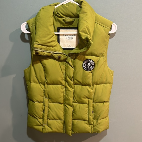 Abercrombie and Fitch puffer jacket, sleeveless size medium. - Picture 5 of 7